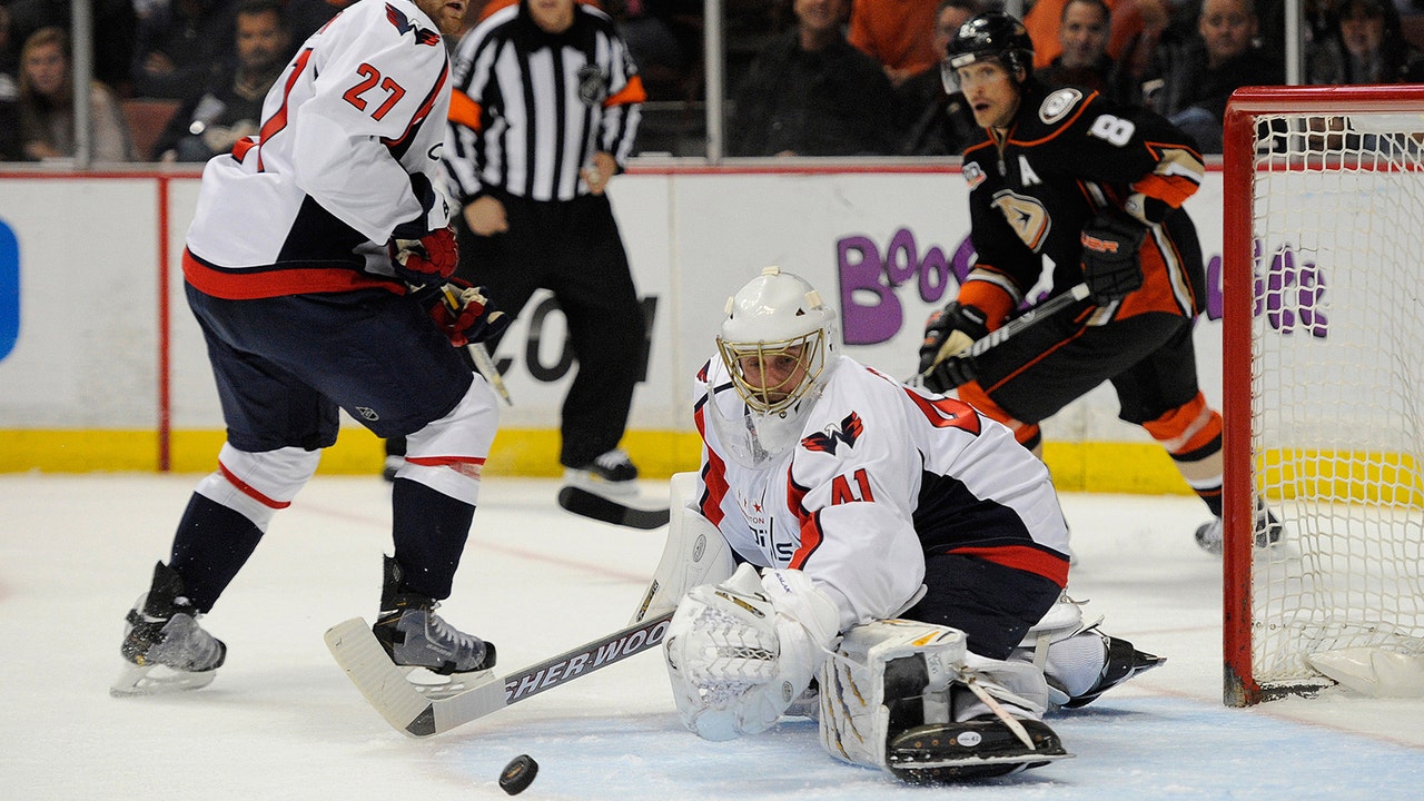 Ovechkin, Halak lead Capitals to narrow win over Ducks